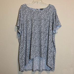 ❇️3/$30❇️ Vince Camuto Black & White Animal Print Hi-Lo Tunic Blouse 3X